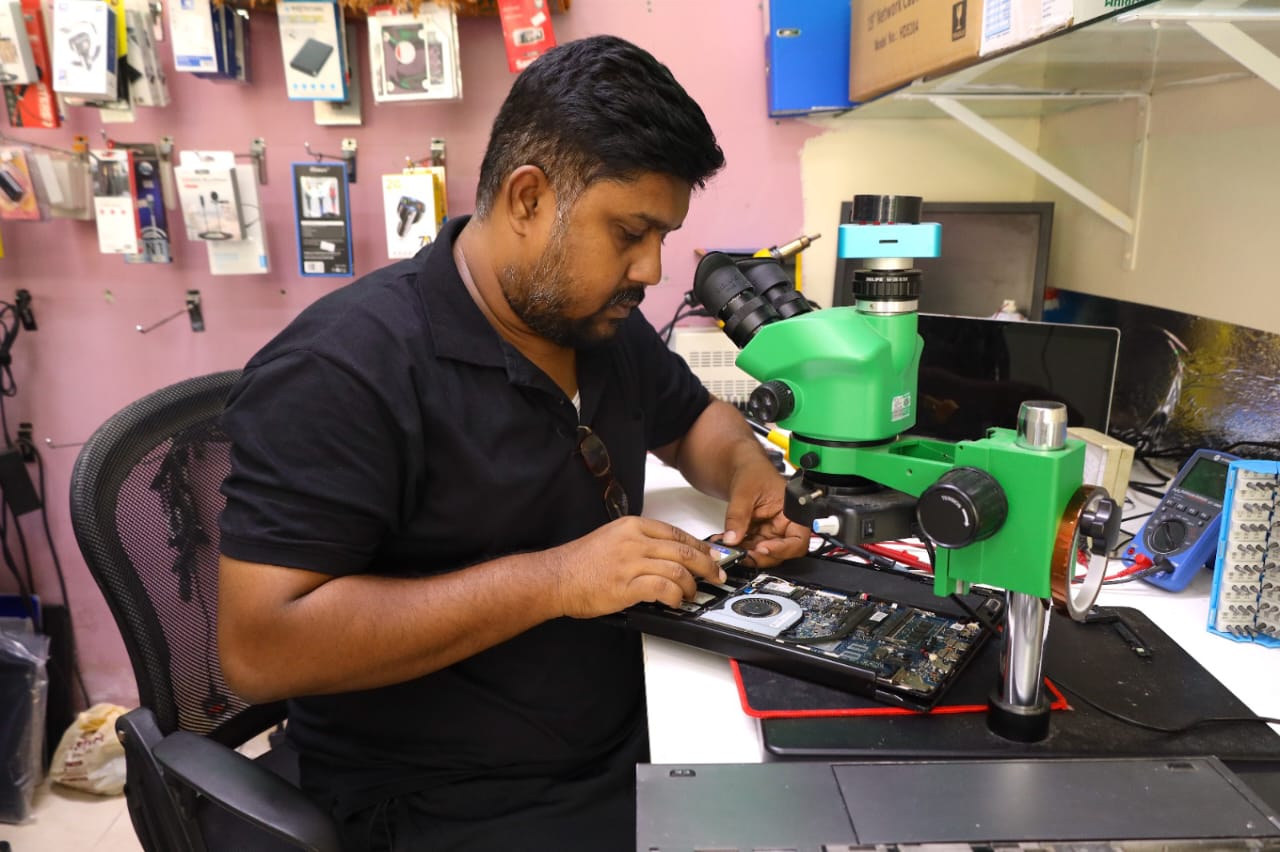 mobile and laptop repair services